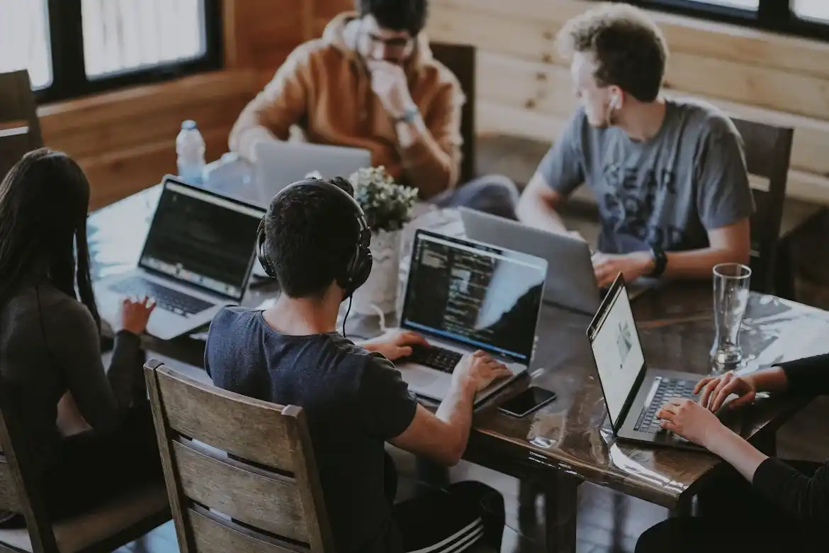 Spariqo team collaborating